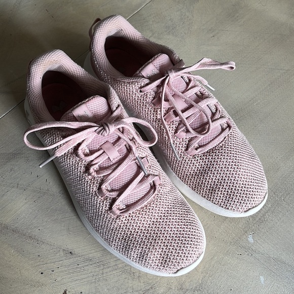 Womens Under Armour Pink Ripple MTL Sneakers Size 9 - Picture 2 of 6